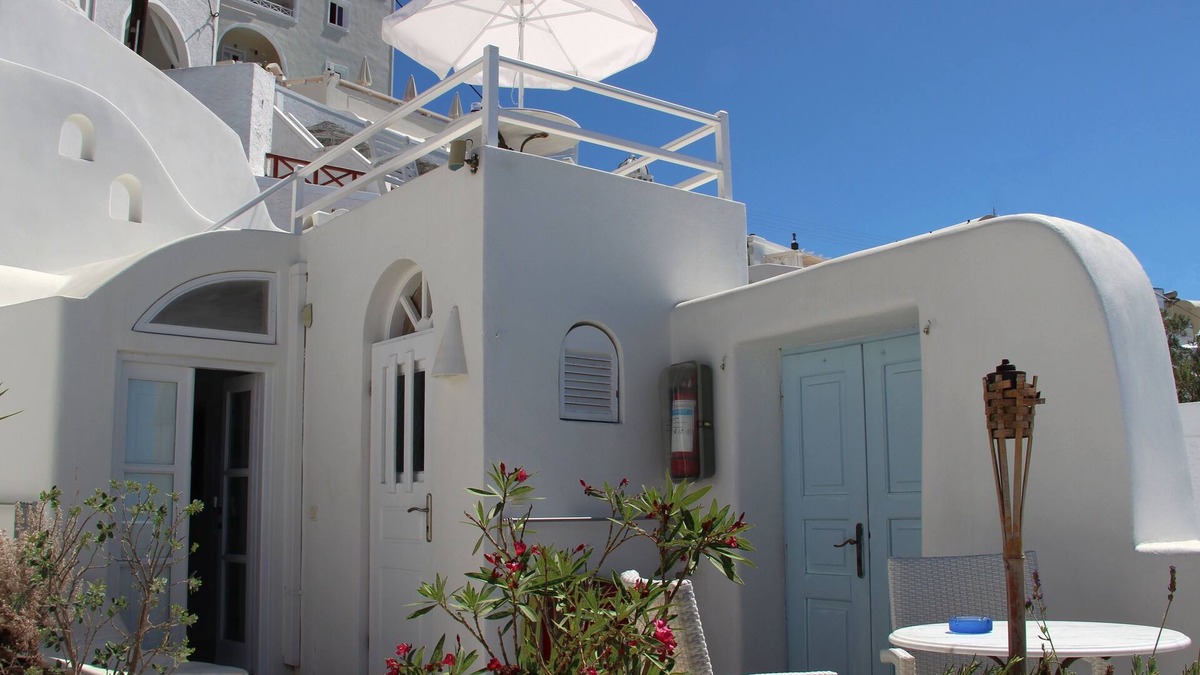 Firostefani Apartment | BRIGA VILLAS Studio 1 - private terrace. Astonishing view of Caldera/volcano