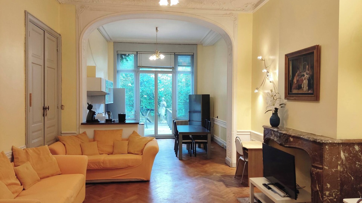 Etterbeek Apartment | Bright 1-bedroom apartment with terrace near Montgomery
