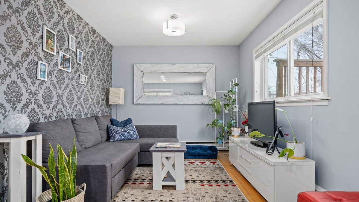 Ramsay Apartment | ☼ Bright 1 BR ☼ Near stampede/DT/concerts/hockey games/BMO/inglewood/Zoo