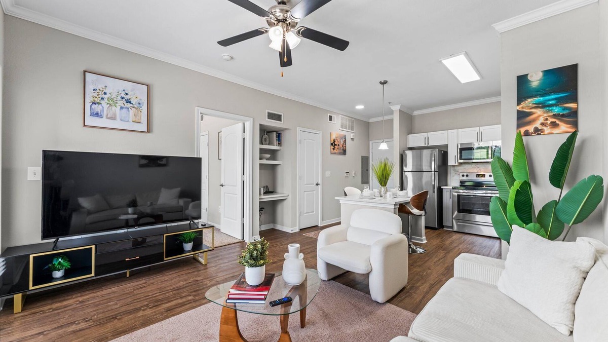 Alden Bridge Apartment | Bright 1BR in Magnolia + Near Woodlands Waterway