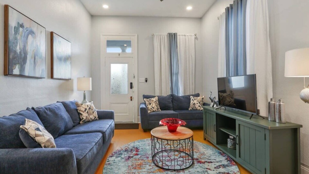 Algiers Point House | Bright 2 BD Algiers Point Home Steps to NOLA Ferry