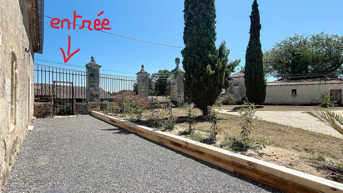 Anglade Apartment | Bright 2-bedroom apartment near Blaye, ideal for workers and travellers
