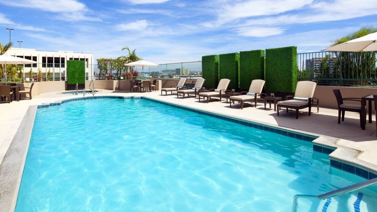 Downtown Long Beach Hotel | Bright 2 Double Beds | Near Long Beach Attractions