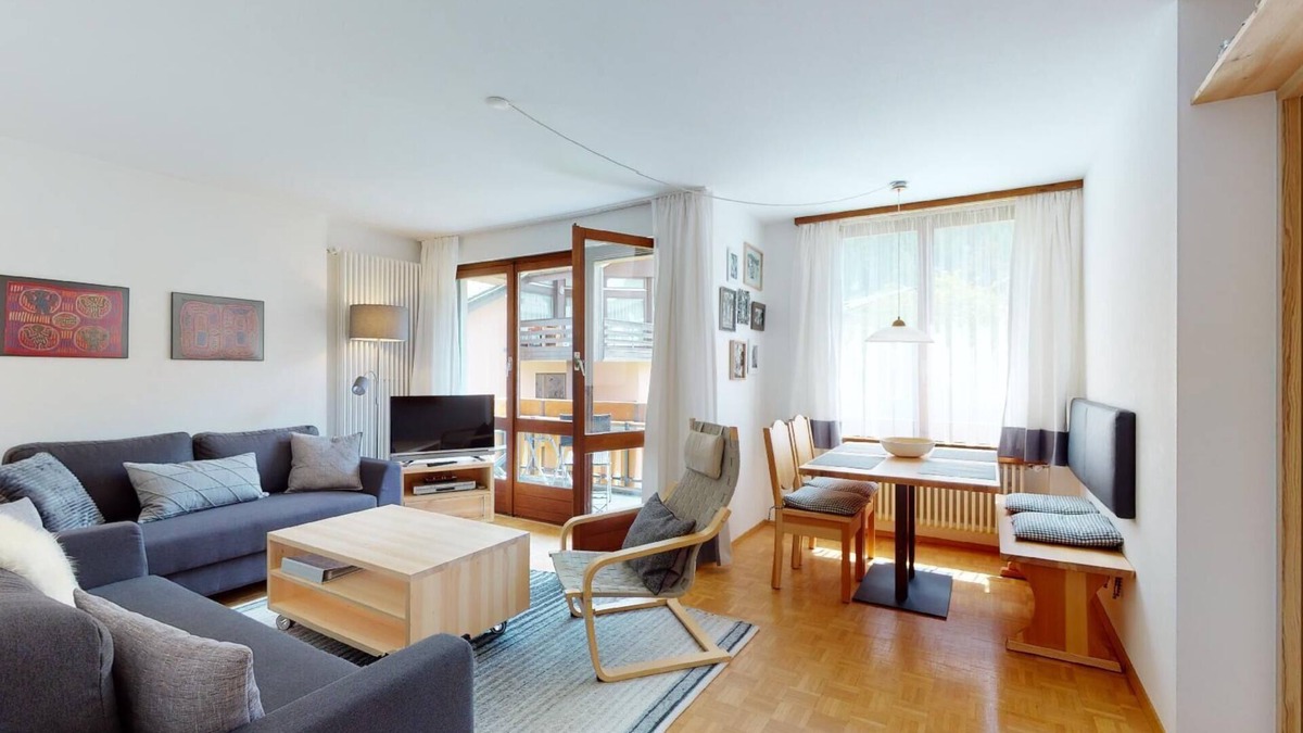 Surlej Apartment | Bright 2-room apartment approx 45m on the first floor (second mezzanine), in a q