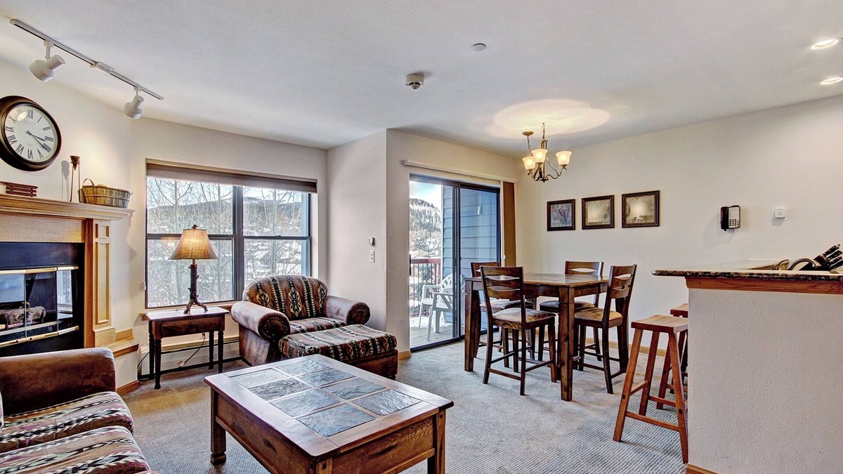 Historic District Condo | Bright 2Br Plus Den 3Ba - Steps to Vibrant Main Street, Ski-to-Town by RedAwning