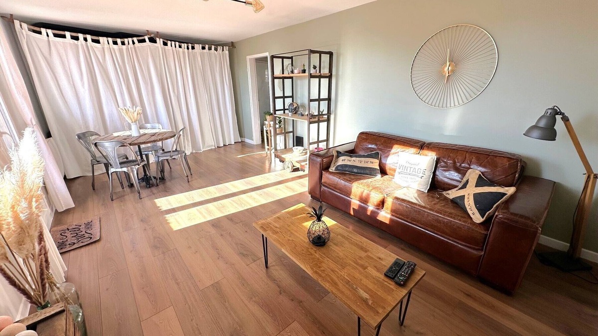 Voisins-le-Bretonneux Apartment | Bright 3-room apartment with balcony 12 min from Versailles and 5 min from the Golf National!