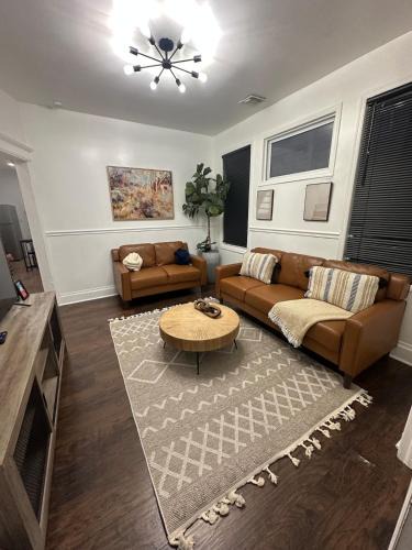 Newark Apartment | Bright 3BR Home in NYC, Near Downtown & NYC, EWR