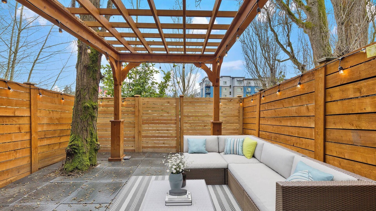 Cedar Heights House | Bright 3BR Townhouse w/Patio, A/C & Pet Friendly