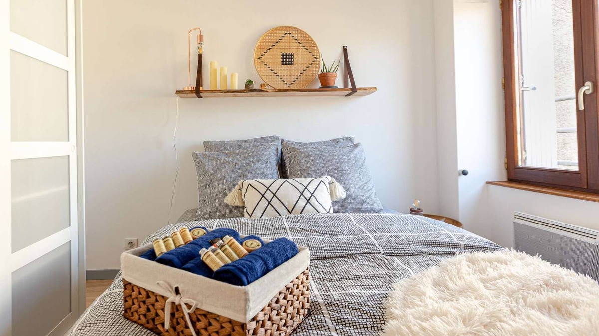 Valence Apartment | Bright 57 m² duplex apartment on 2nd floor, in the heart of Vieux Valence.