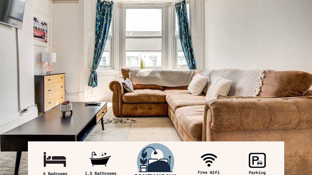Redcar Apartment | Bright, airy 4 bed flat in Redcarnear sea & shops