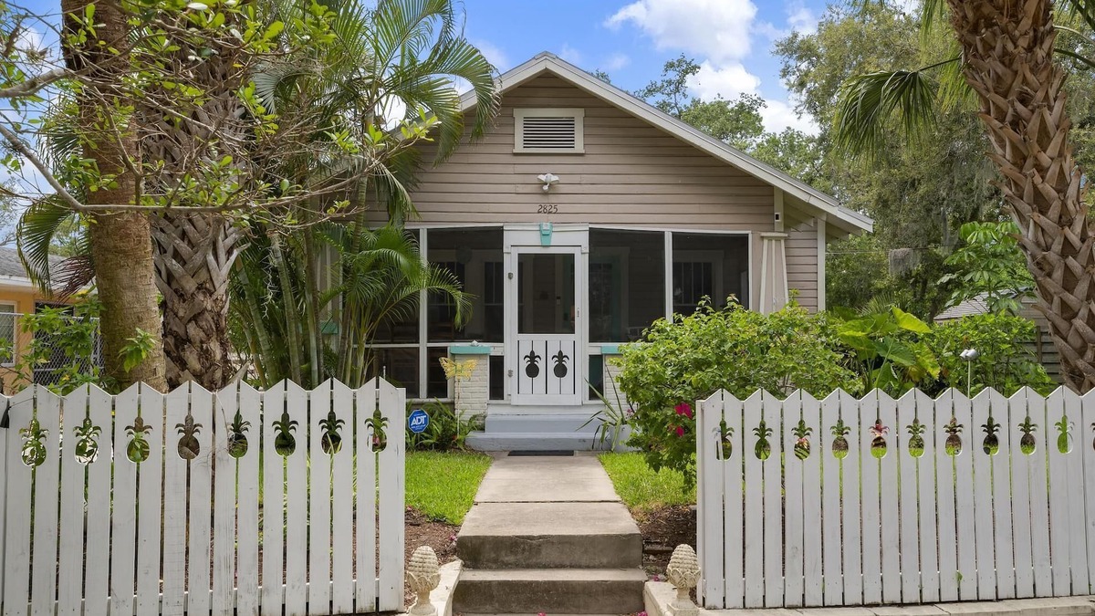 Bayou Oaks House | Bright, Airy, Beach Bungalow Near Downtown, St Armands, Longboat! Pet Friendly!