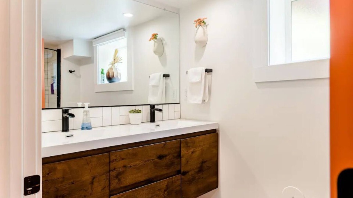 University Park Apartment | Bright and Beautiful One Bedroom Apartment