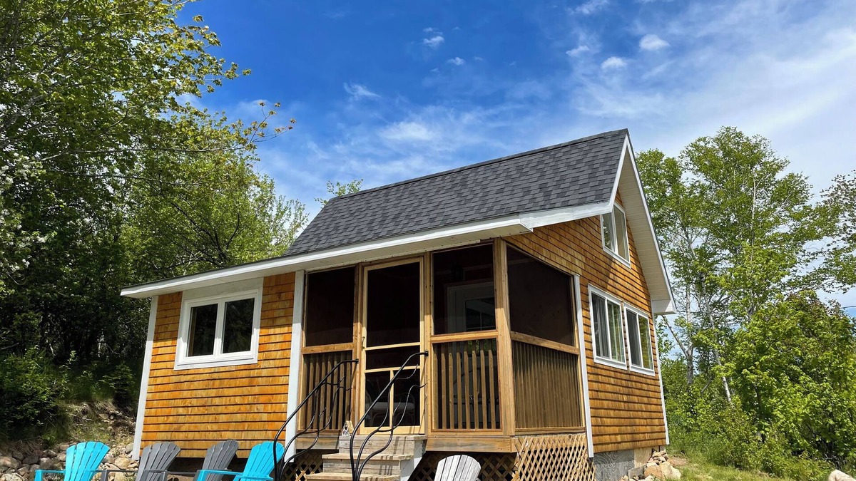 Saint Anns Cabin | Bright and charming cabin on the Cabot Trail overlooking St. Ann’s bay.