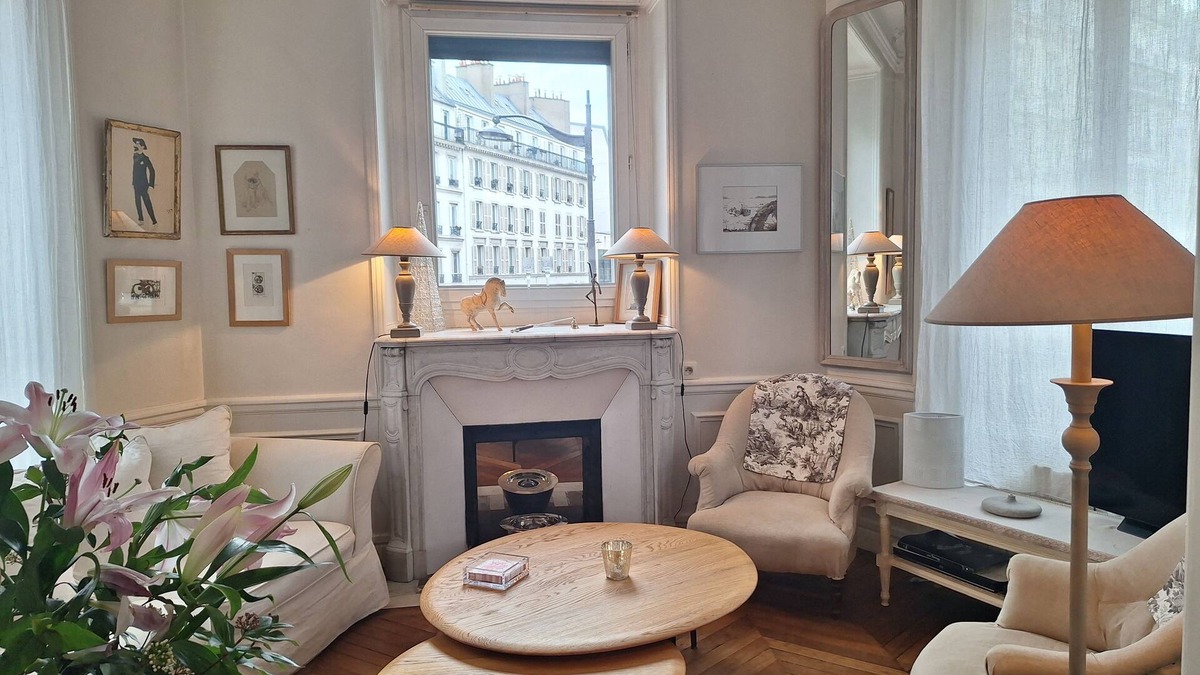 6th Arrondissement Apartment | Bright and charming Parisian apartment in the center of town