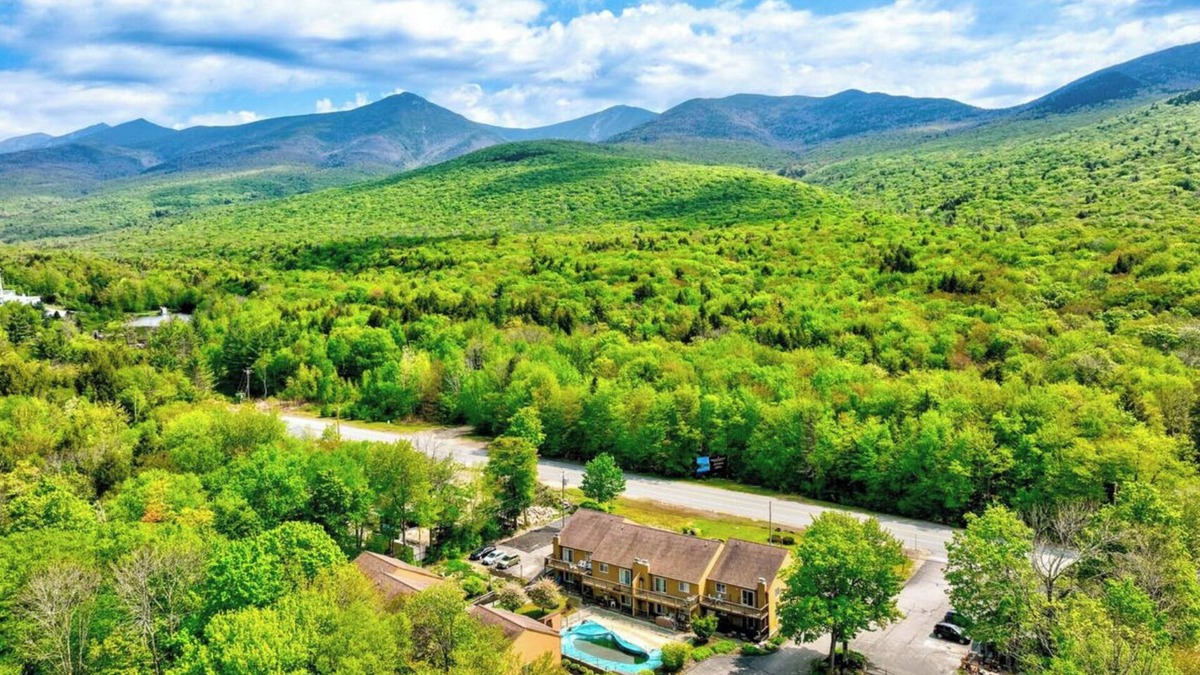 Lincoln Condo | Bright and Cozy Condo - White Mountains Getaway