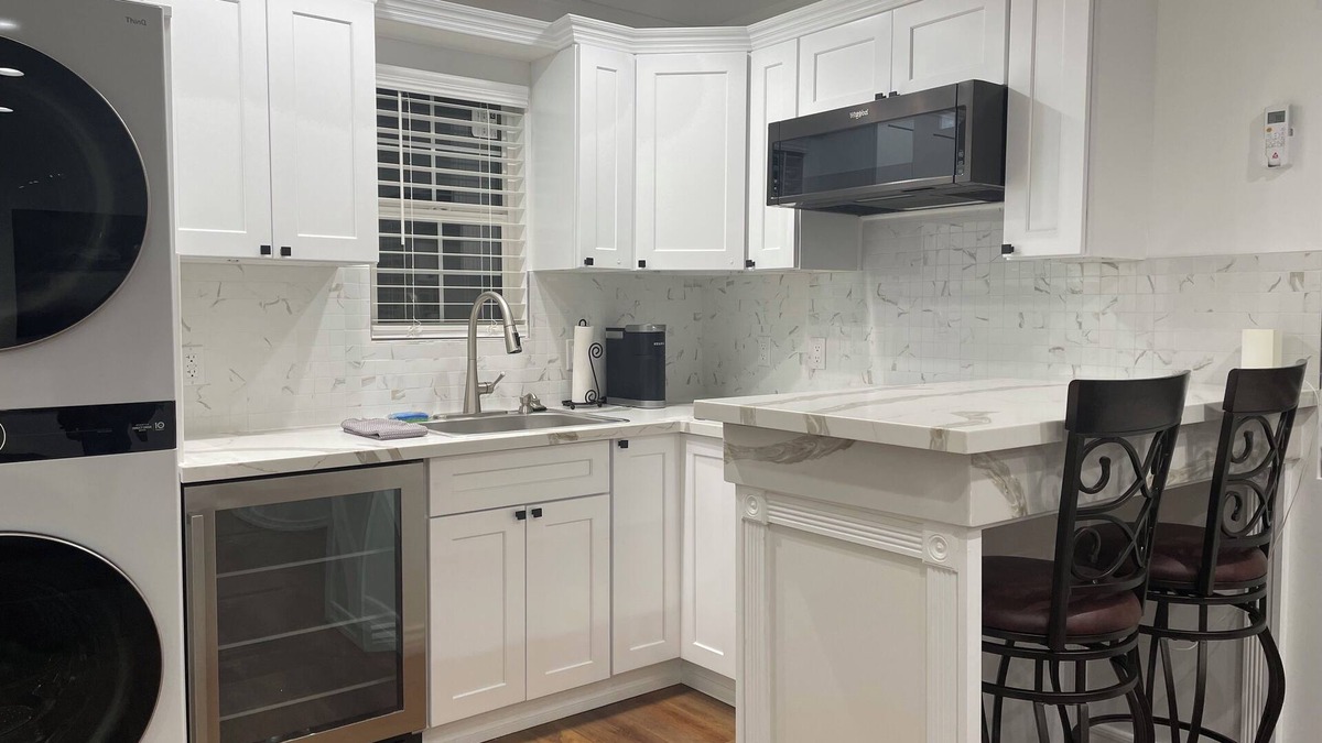 Burbank Apartment | Bright and Cozy Guest House