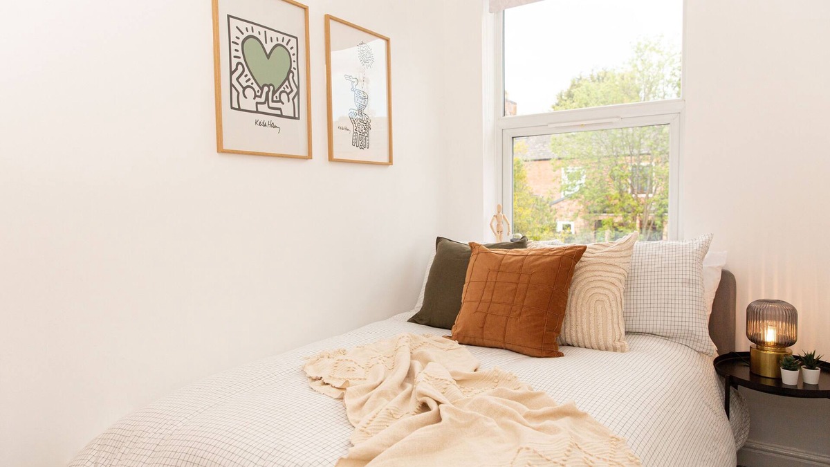 Woodthorpe House | Bright and Inviting 2 bed home | Free Parking