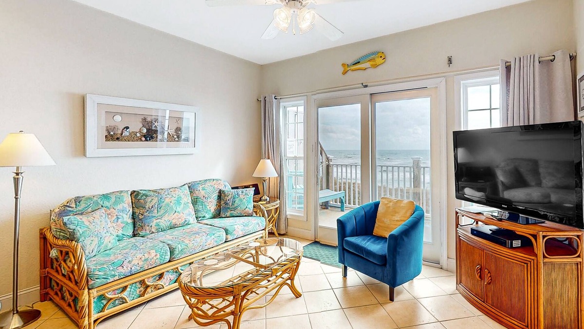 Hatteras Condo | Bright and lovely condo with ocean views from balcony - access to pool/hot tub