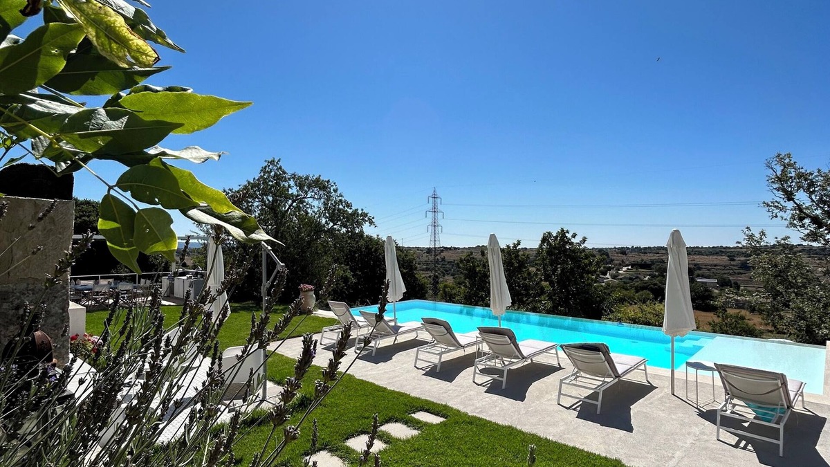 Casa Papa Villa | Bright and modern 5-bedroom villa sleeps 12