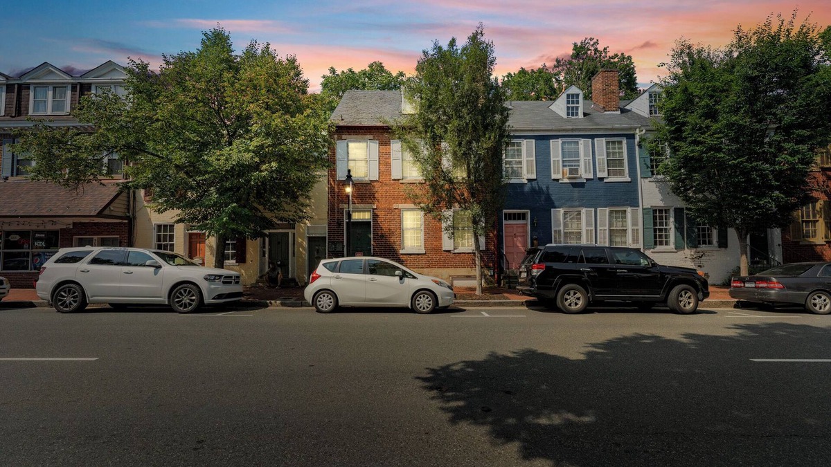 Old Town Fredericksburg Apartment | Bright and Spacious Studio in Heart of FXBG