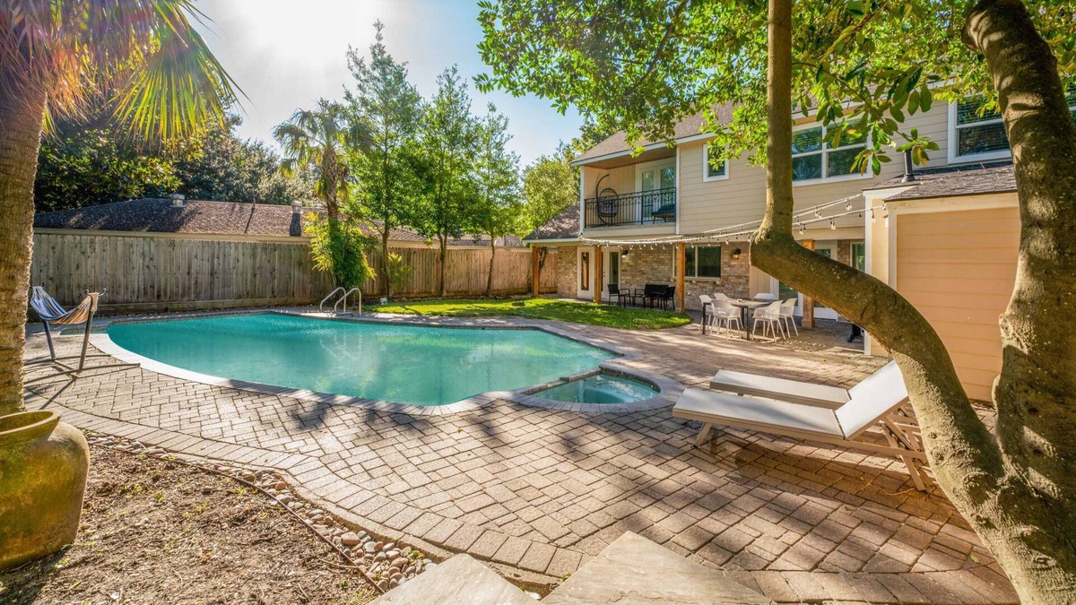 Jersey Village House | Bright and Spacious Home for w/ POOL (30+ Nights)