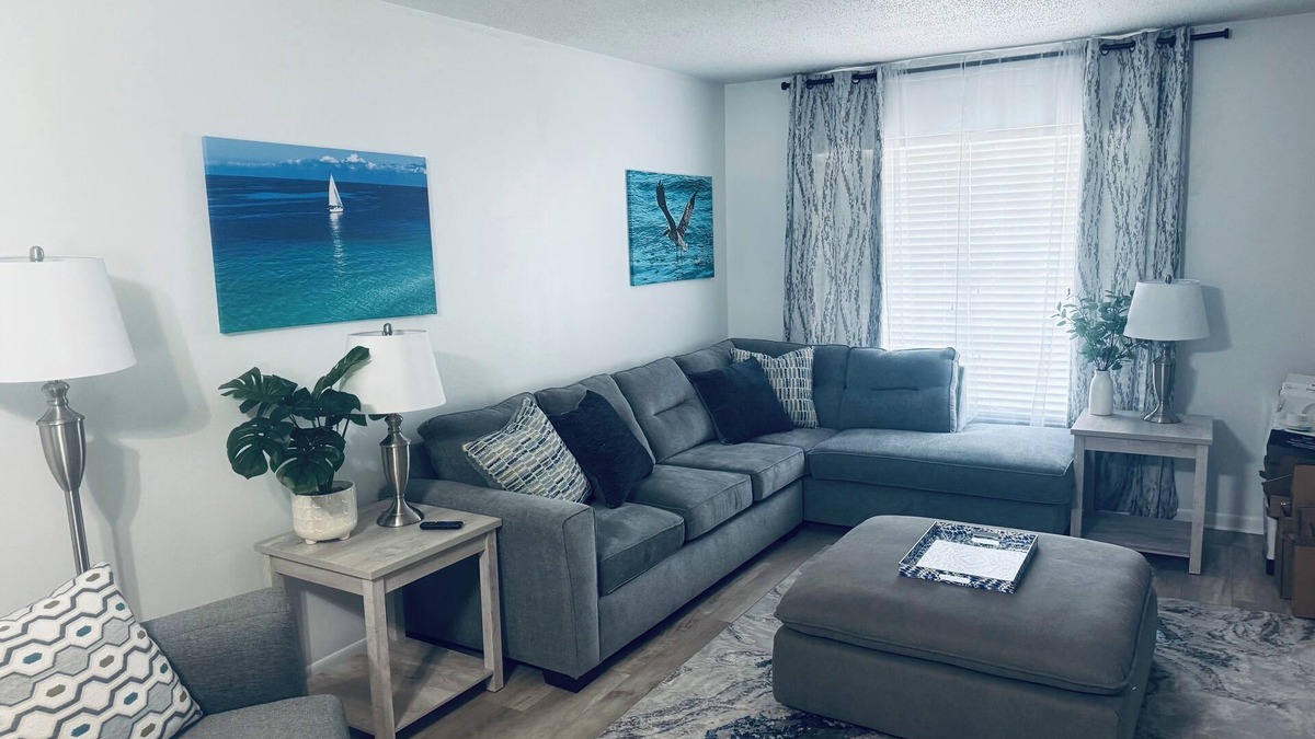 Bradenton House | Bright and spacious 2-bedroom house with AC in Bradenton