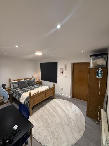 Bow Apartment | Bright and Spacious Entire One Bedroom Apartment with Living Room and Private Garden