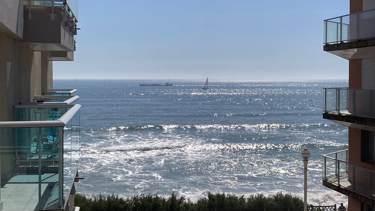 Les Sables d'Olonne Apartment | Bright apartment, 20m from the beach, sea view balcony Les Sables d'Olonne