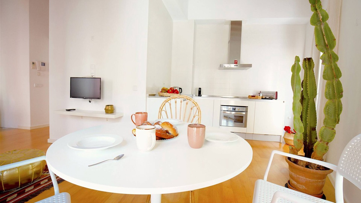La Llotja-Born Apartment | Bright Apartment in Palma Old Town, Wifi, Balcony, Spacious, Air Conditioning