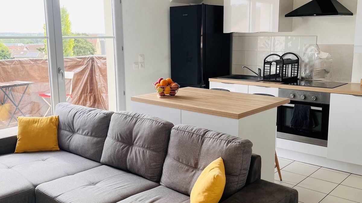 Beaumont-sur-Oise Apartment | Bright apartment