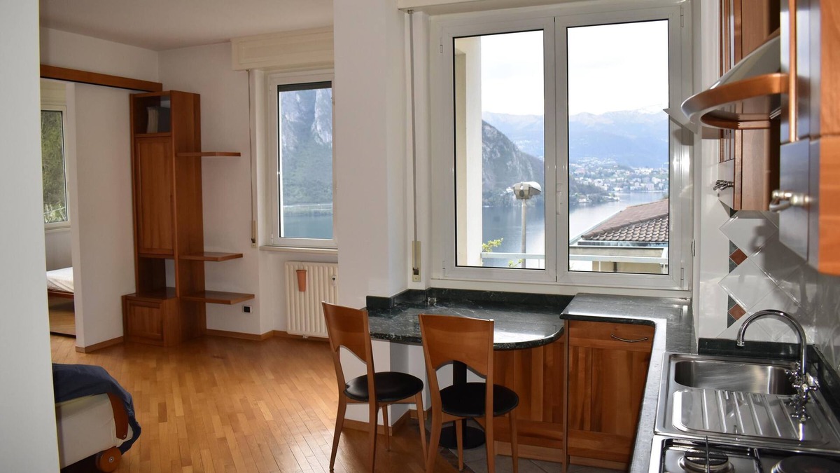 Campione d'Italia Apartment | Bright Apartment with Lake View & Balcony