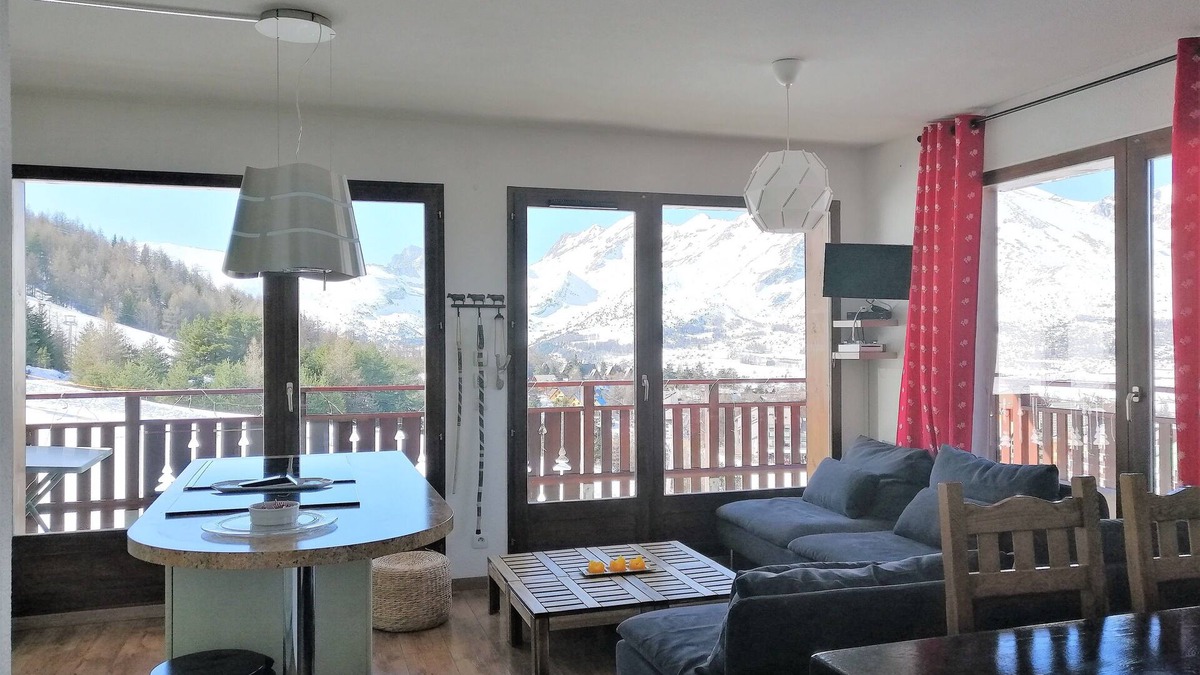 Le Devoluy Apartment | Bright apartment with panoramic views