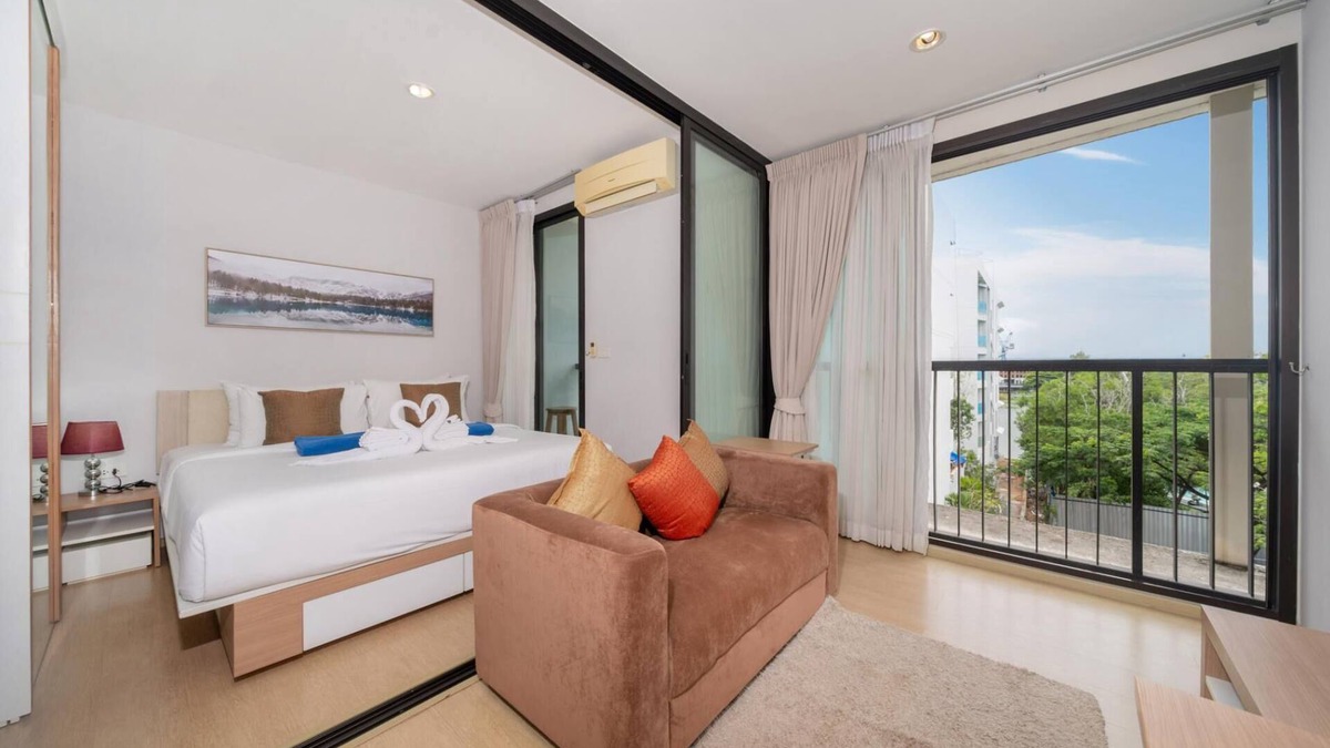 Bang Tao Apartment | Bright apartment at Boat Avenue- fast WIFI, washer