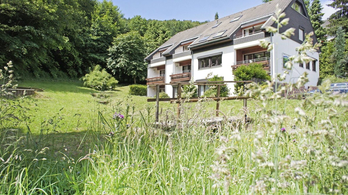 Elpe Apartment | Bright apartment for 6 people on the ground floor with a terrace in the garden right by the forest