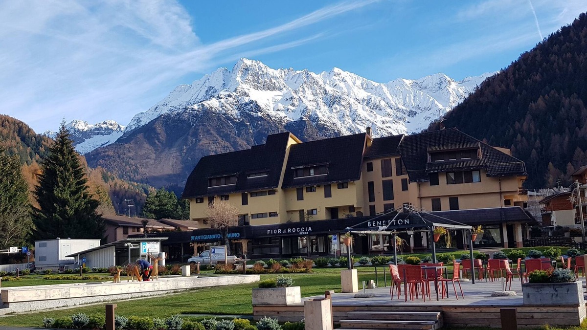 Ponte di Legno Apartment | Bright Apartment Near the Ski Slopes, in a Central Area