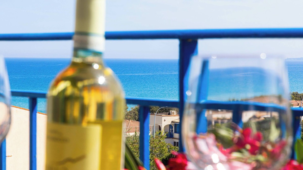 Balestrate House | Bright apartment with sea view 200 meters from the beach wi fi car rental