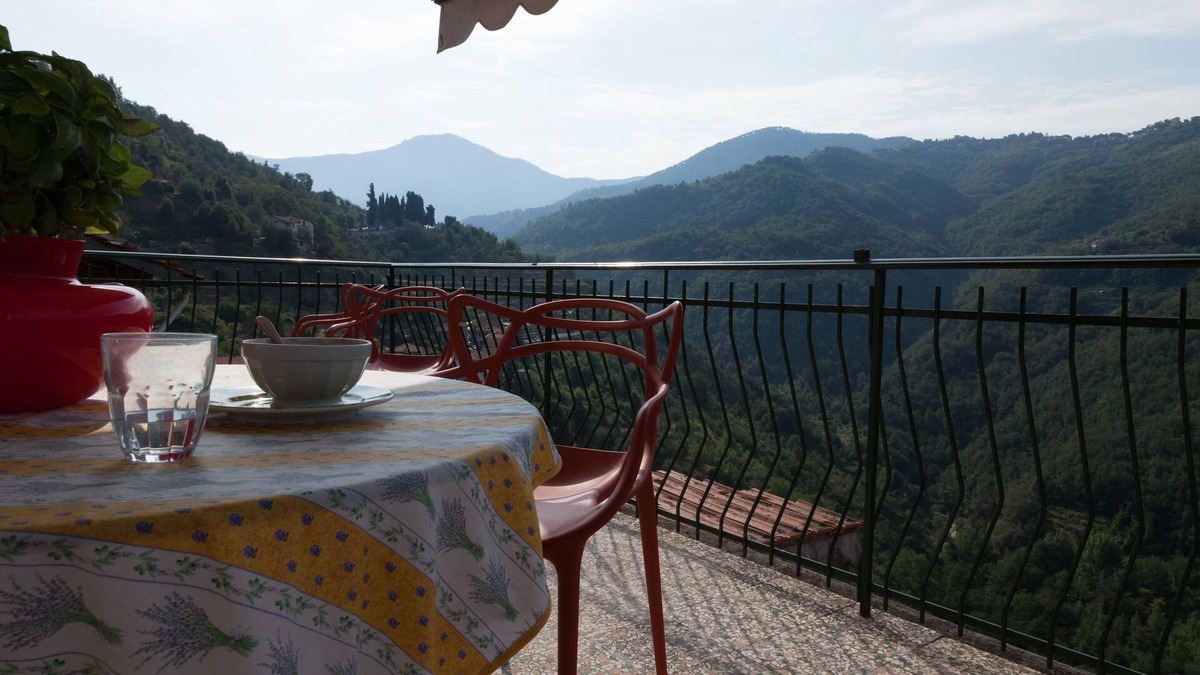 Apricale Apartment | Bright apartment with a large, quiet terrace. Wi-Fi everywhere in the village.