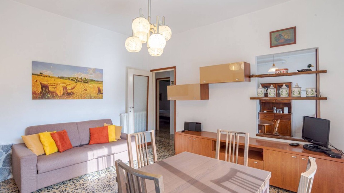 Barni Apartment | Bright apt with 2 bedrooms, balcony!