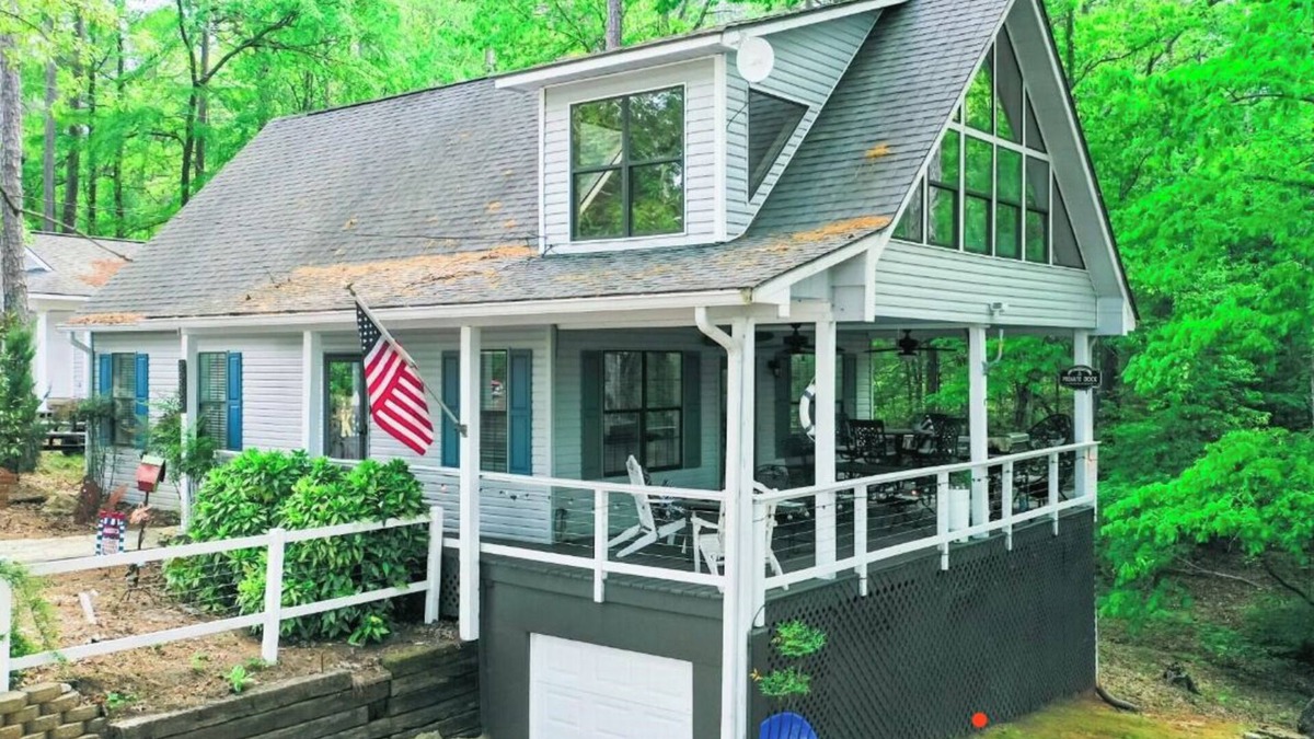 Iuka Cabin | Bright Aqua Yacht Harbor Pickwick Lake Lakeview Home Boat Garage Sleeps 10+