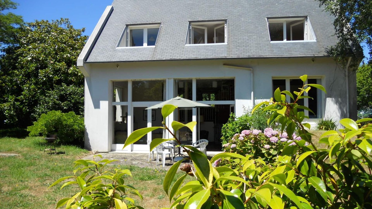 Beg-Meil House | Bright architect house with a large garden