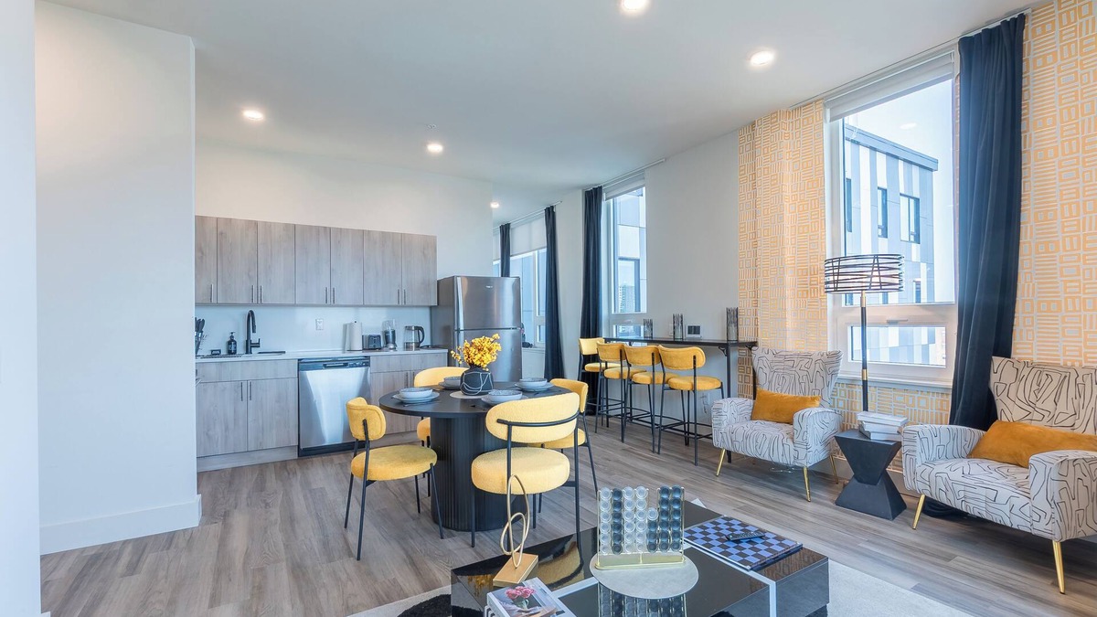 East Orange Apartment | Bright & Bold with NYC Views, Sleep 13, Park 2 cars FREE, 3BR, 3Bath