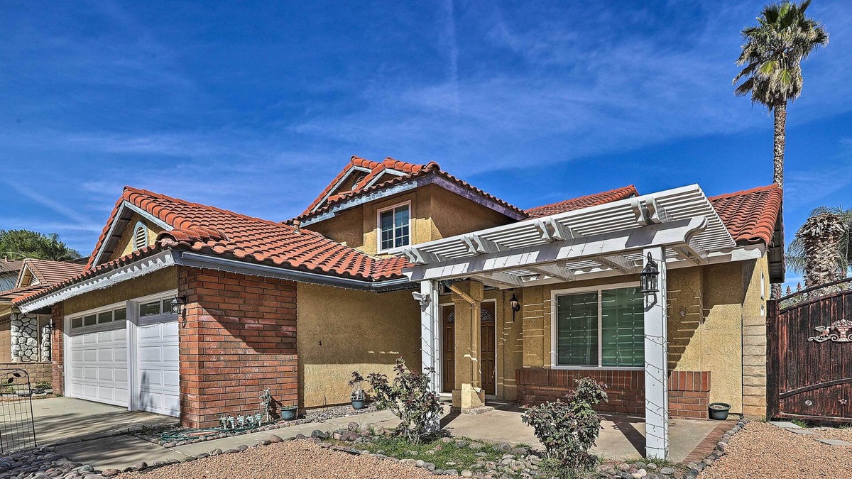 Corona House | Bright California Home w/ Patio < 1 Mi to Hiking!