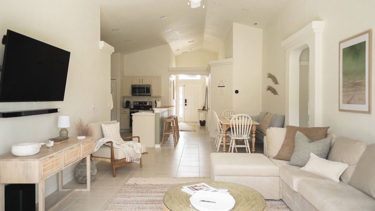 Vizcay House | Bright, Charming Home near Disney with Private HEATED Pool