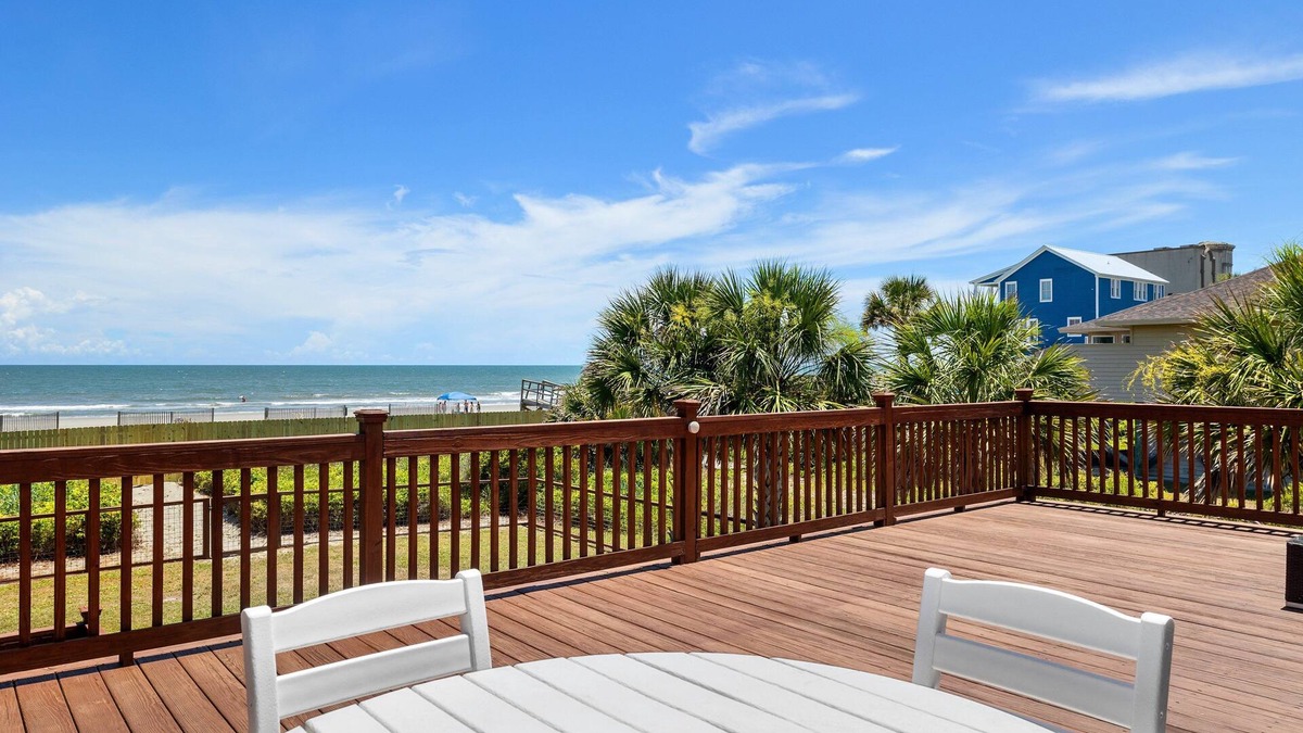 Folly Beach House | Bright & Charming Ocean View Cabin on 16th block in a Quiet Beach Area
