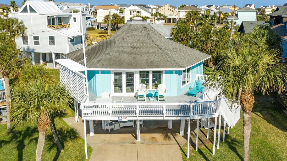 Pirates Beach House | Bright & Cheerful Dog Friendly Home w/Open Deck - 200 Steps from Beach!