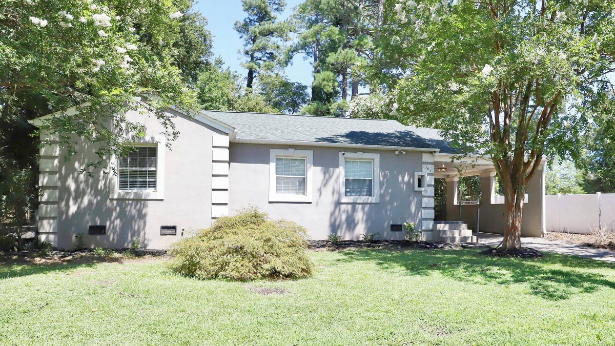 Drayton House | Bright & Cheerful Modern Home located 1.5 miles from Downtown Spartanburg
