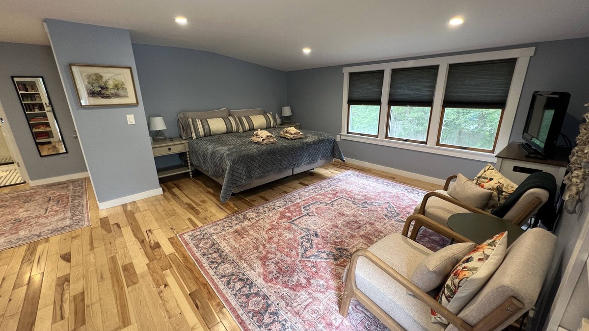 West Tisbury Apartment | Bright clean apartment w/free use of car w/private beach sticker. Pet friendly!