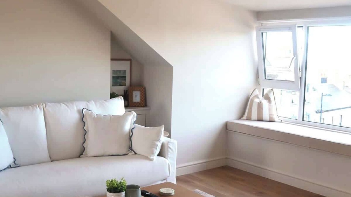 Donaghadee Apartment | Bright Coastal Retreat – Stunning Sea Views