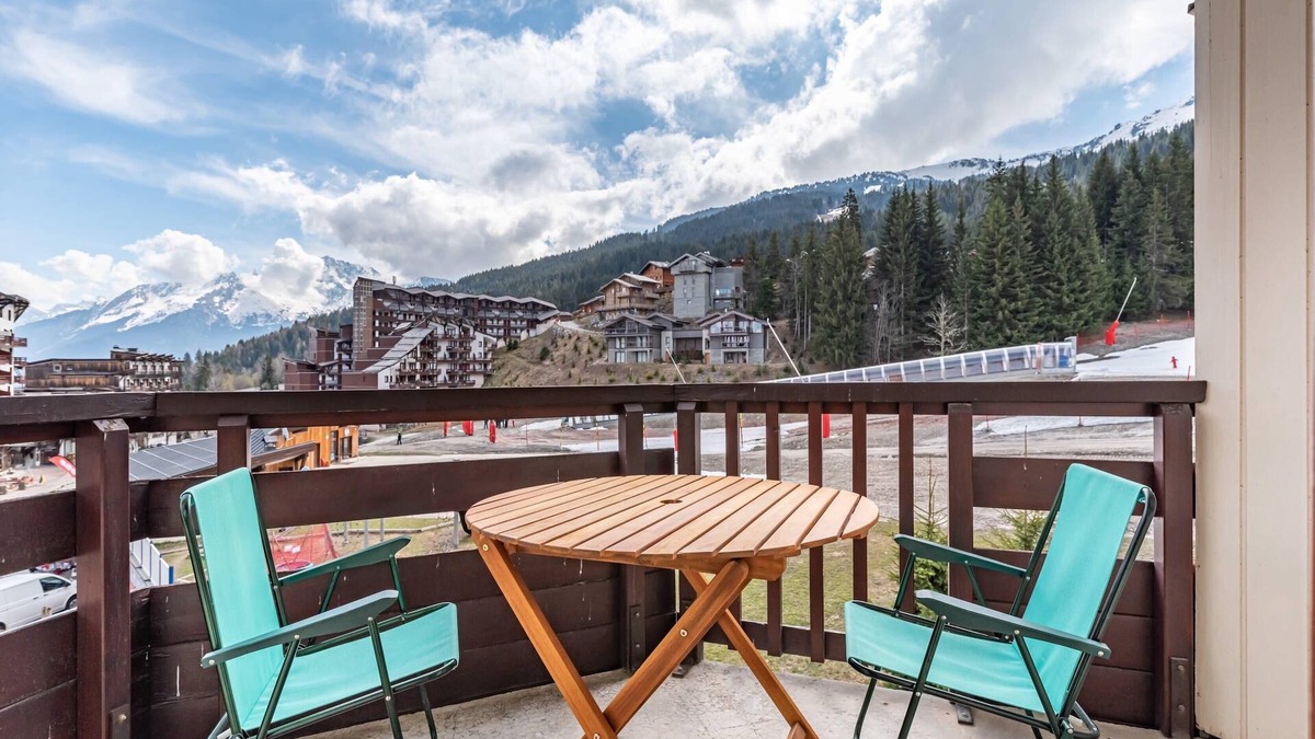 La Perriere Apartment | Bright Cocoon With Balcony And View On The Valley