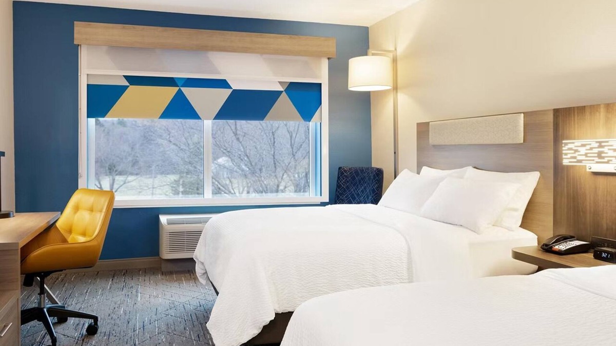 Ruckersville Hotel | Bright & Comfortable Room w/Ample Workspace for Business Travelers